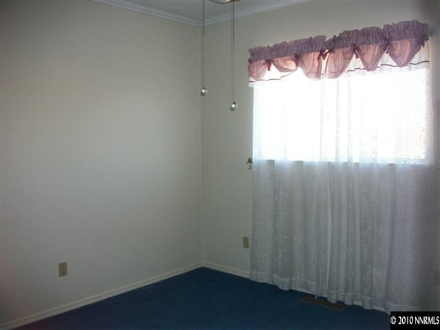 35 Rogers Ranch Road Sparks, NV 89441 - Photo 9 of 13 a small space with a window