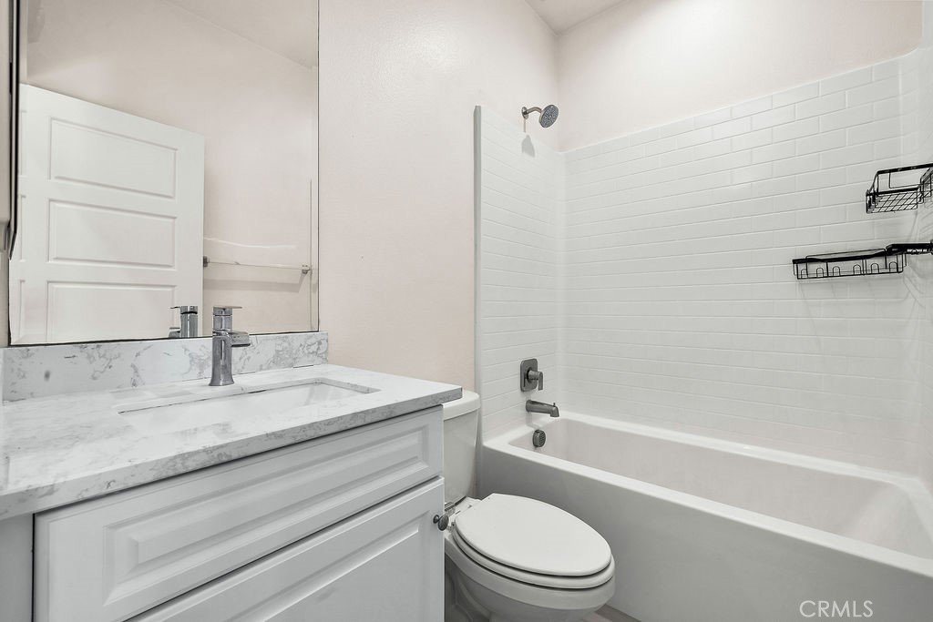 159 Steely Irvine, CA 92614 - Photo 17 of 30 Secondary bathroom with vanity and tub/shower combination.