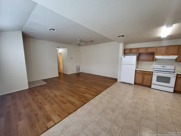 $1,225 | 3848 Maverick Creek, San Antonio, TX 78247