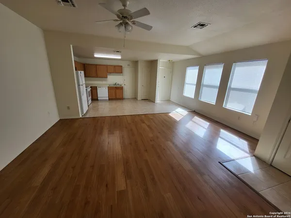 $1,225 | 3848 Maverick Creek, San Antonio, TX 78247