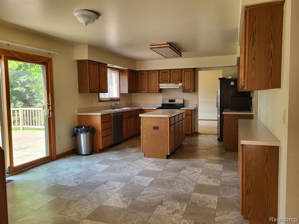 2179 Reagan Drive Rochester, MI 48309 - Photo 2 of 10