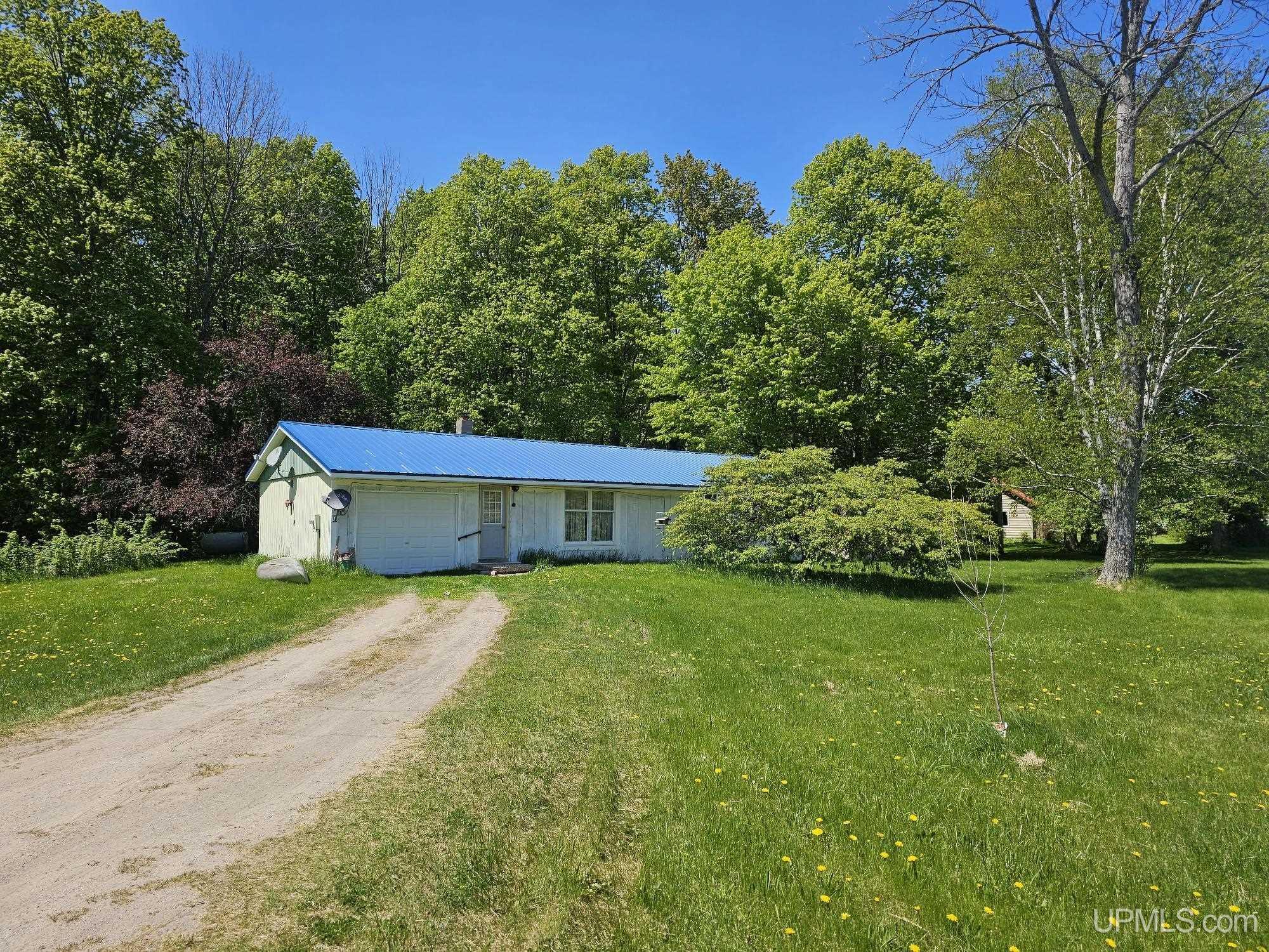 1806W Barker Road Gulliver, MI 49840 - Photo 3 of 22 Gallery Image 3