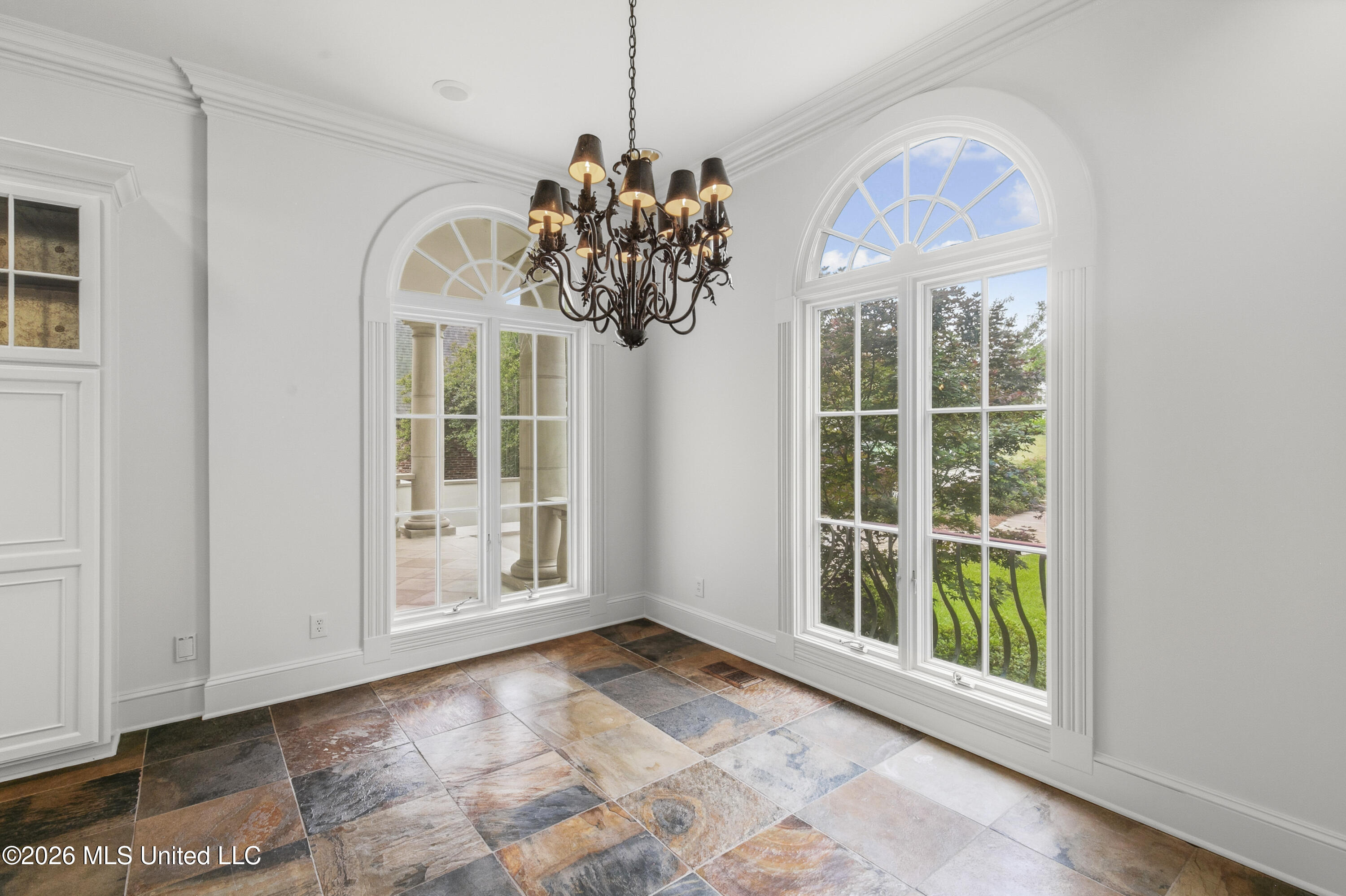 133 Overlook Pointe Drive Ridgeland, MS 39157 - Photo 22 of 93 Light Filled Breakfast Room