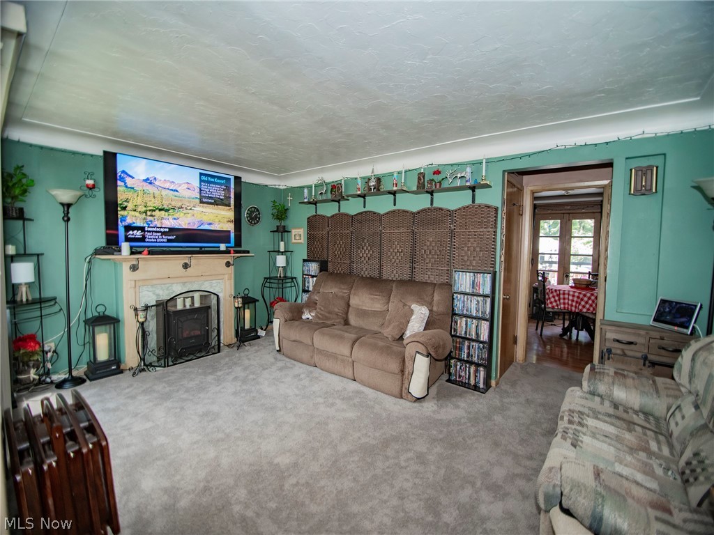 9438 Stonington Road Parma Heights, OH 44130 - Photo 5 of 27 Living room
