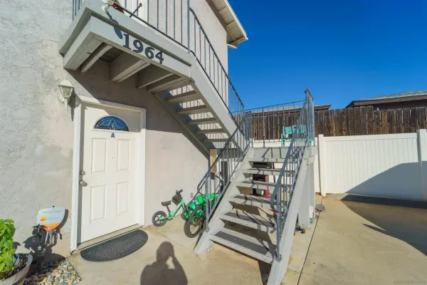 $979,000 | 1964 Arnold Way, Alpine, CA 91901
