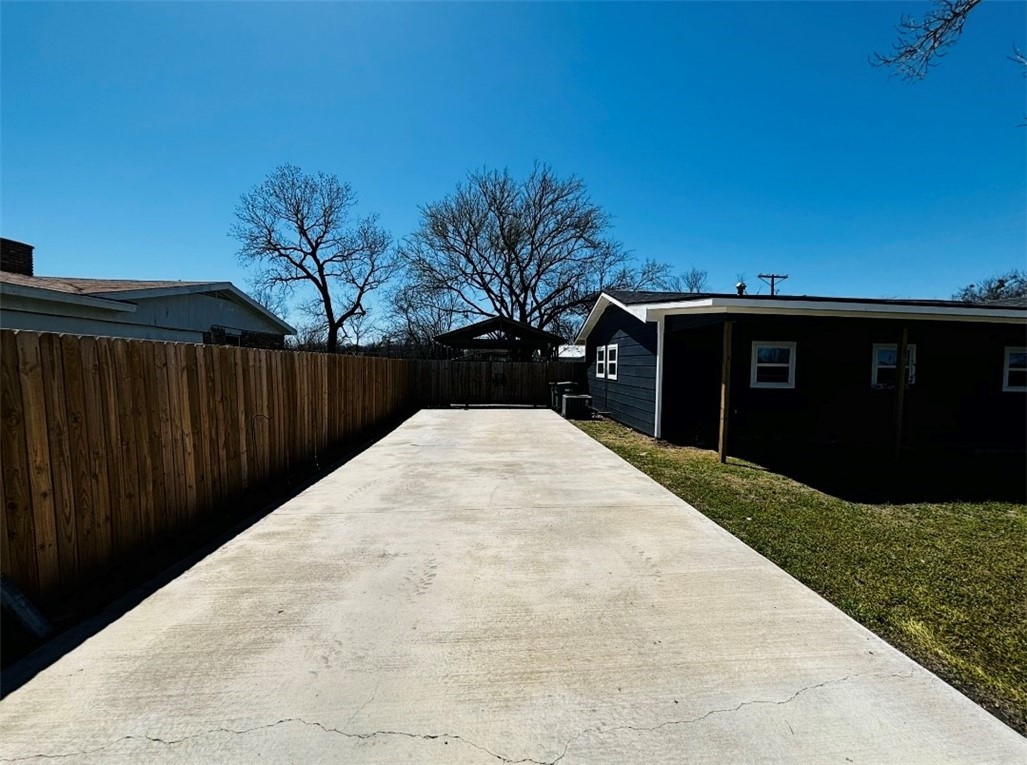 202 Coryell City Road Gatesville, TX 76528 - Photo 5 of 15 a terrace with a garden