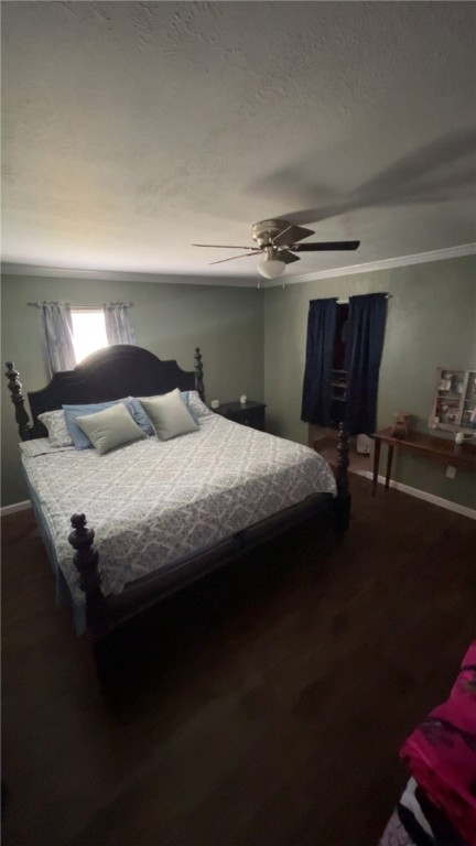 202 Coryell City Road Gatesville, TX 76528 - Photo 7 of 15 a bedroom with a bed and chair