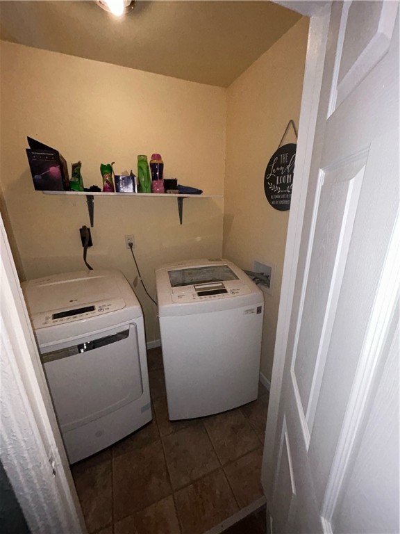 202 Coryell City Road Gatesville, TX 76528 - Photo 9 of 15 a utility room with dryer and washer