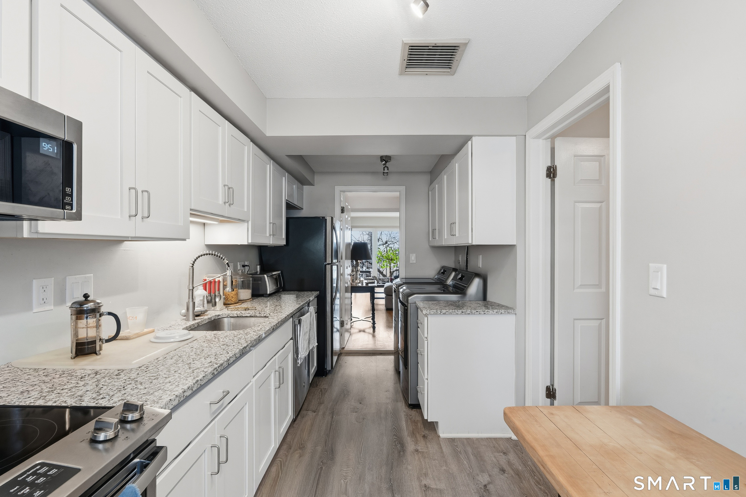 91 Highland Road, Unit 91 Stamford, CT 06901 - Photo 4 of 15 a kitchen with a sink stove and refrigerator