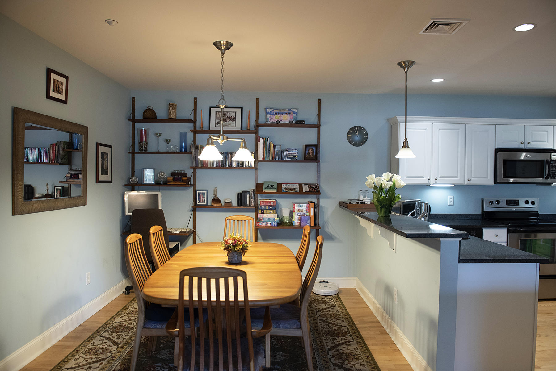 100 Shepard's Cove Road, Unit H104 Kittery, ME 03904 - Photo 5 of 14 Dining area
