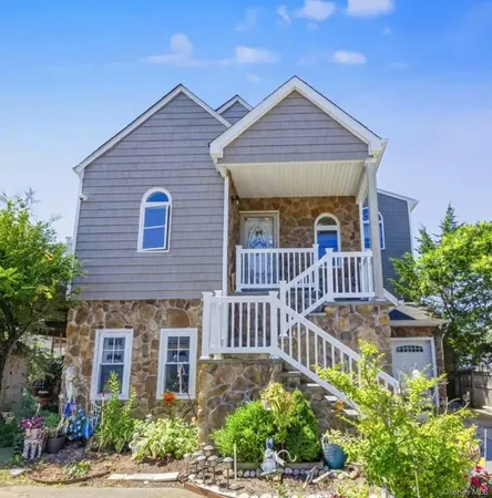 $749,000 | 729 South 9th Street, Lindenhurst, NY 11757