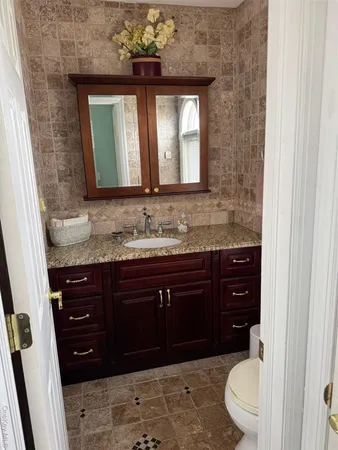 $749,000 | 729 South 9th Street, Lindenhurst, NY 11757