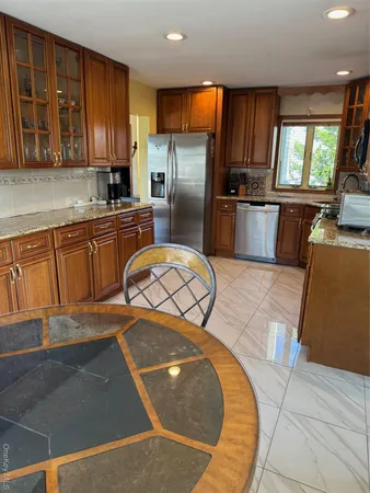 $749,000 | 729 South 9th Street, Lindenhurst, NY 11757