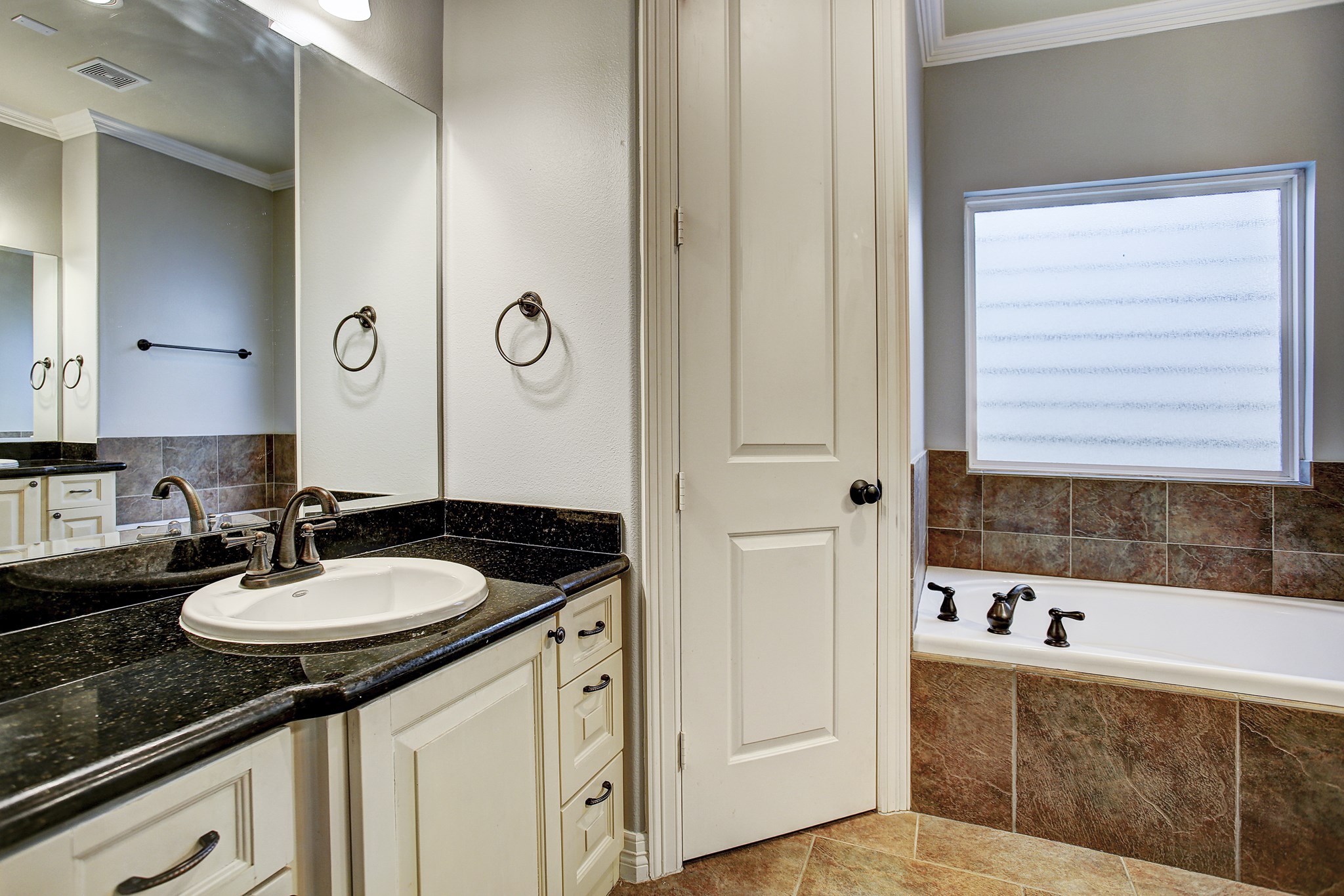 1140 Robbie Street Houston, TX 77009 - Photo 9 of 16