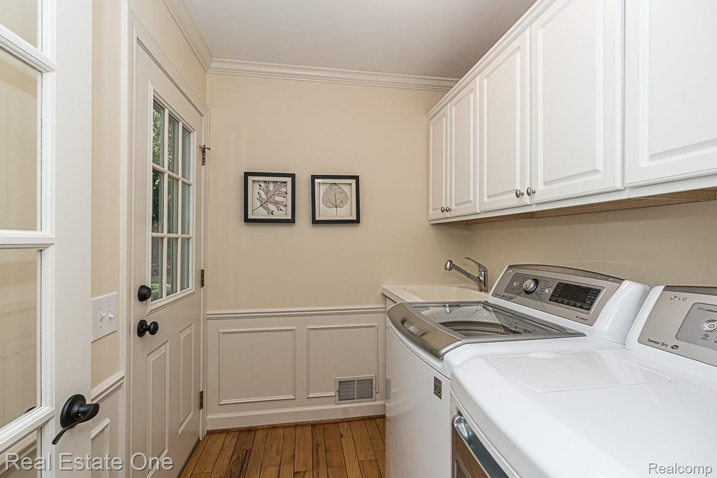 1391 Chestnut Lane Rochester, MI 48309 - Photo 23 of 52 First floor laundry with door to patio