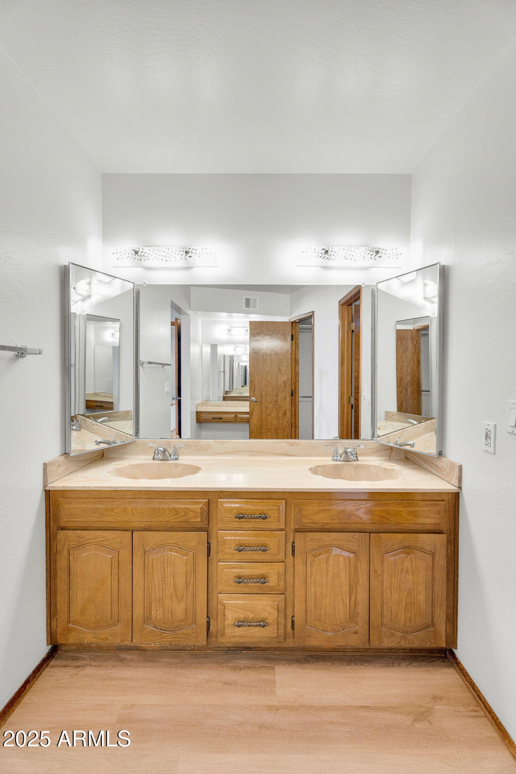 1310 East Redmon Drive Tempe, AZ 85283 - Photo 20 of 51 20-web-or-mls-Redmon-20