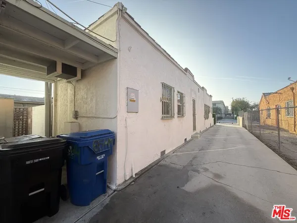 a view of a house with a garage