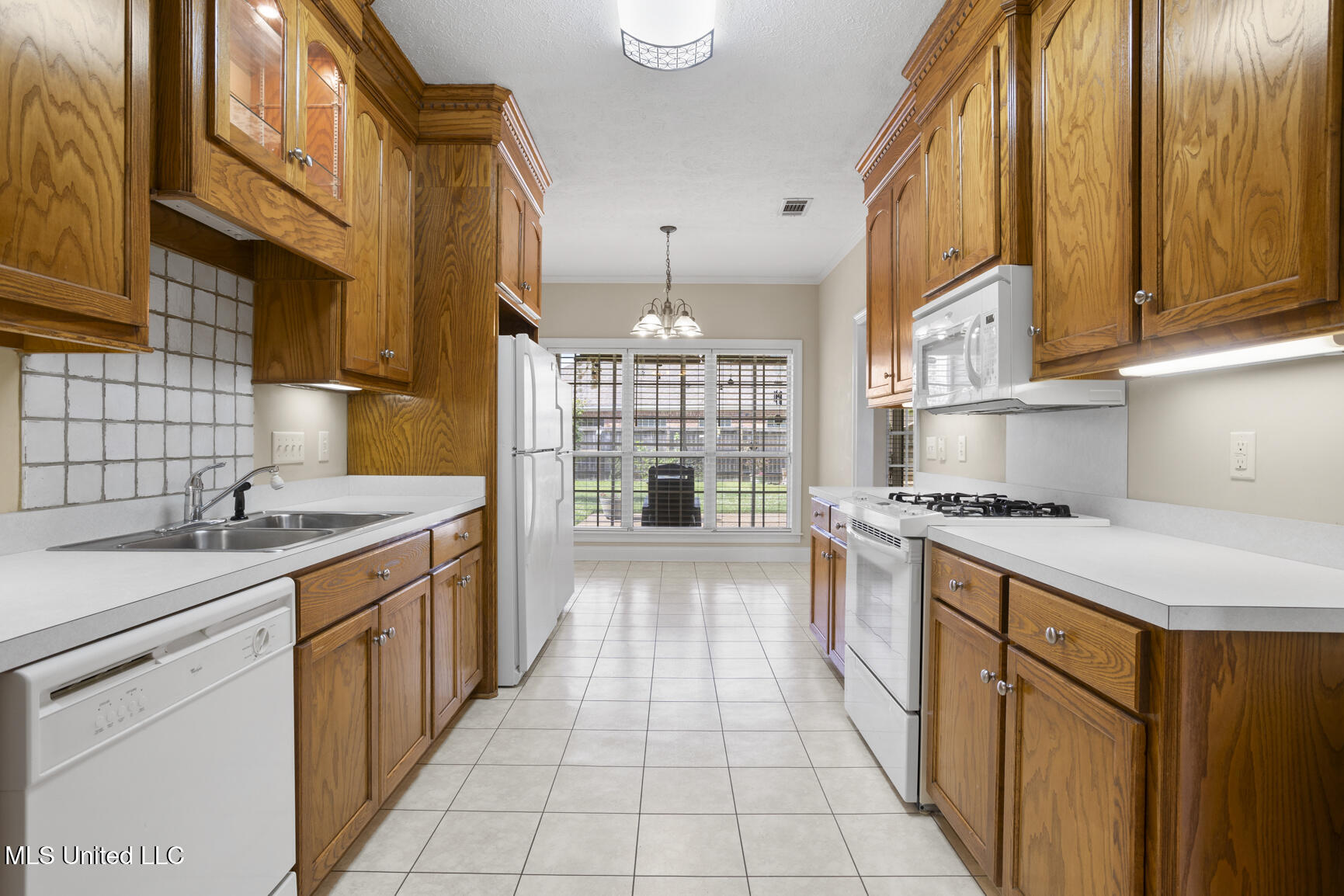 2120 Crossbridge Boulevard Byram, MS 39272 - Photo 13 of 28 2120 Crossbridge-12