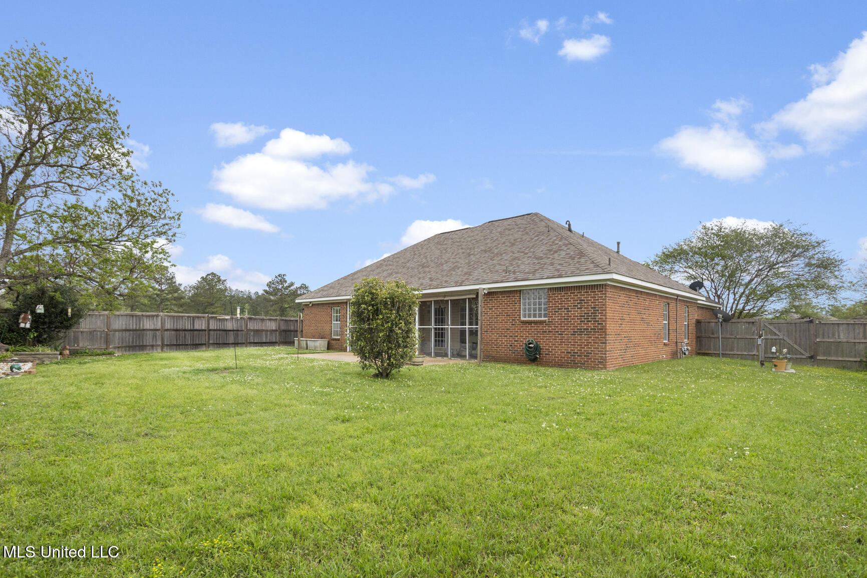 2120 Crossbridge Boulevard Byram, MS 39272 - Photo 3 of 28 2120 Crossbridge-27