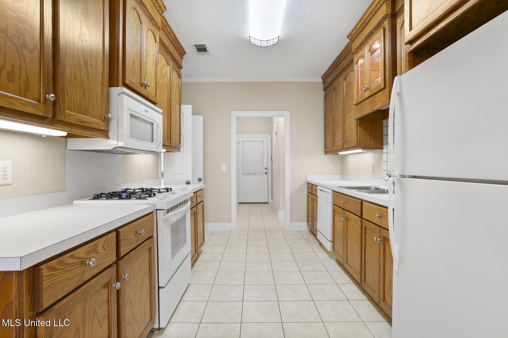 2120 Crossbridge Boulevard Byram, MS 39272 - Photo 10 of 28 2120 Crossbridge-9