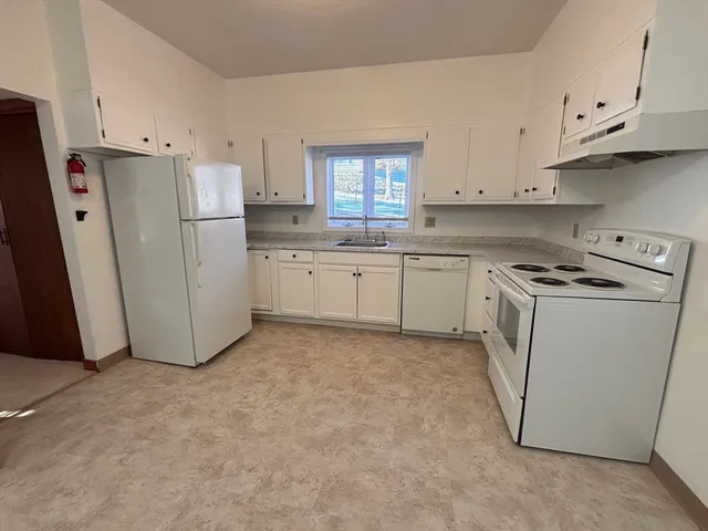 $2,000 | 5 Spruce Street, Unit 1, Clinton, MA 01510