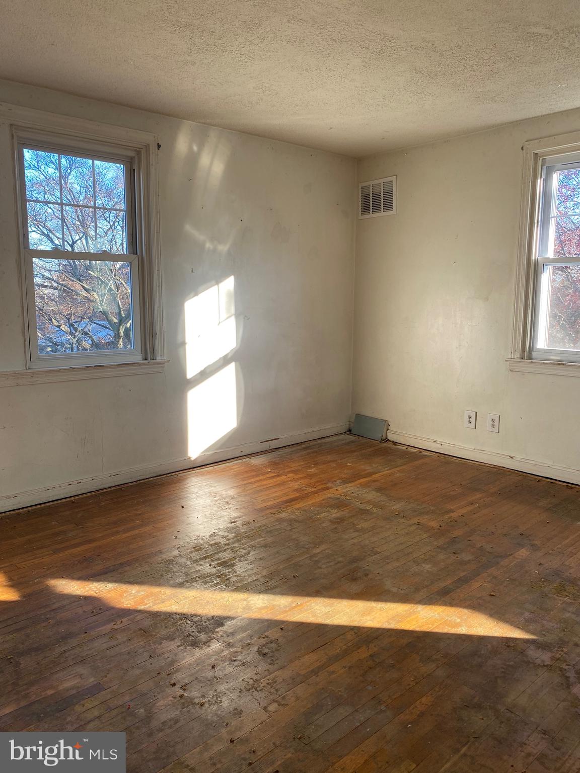 172 Bridge Street Drexel Hill, PA 19026 - Photo 24 of 42 Apartment 2 Livingroom