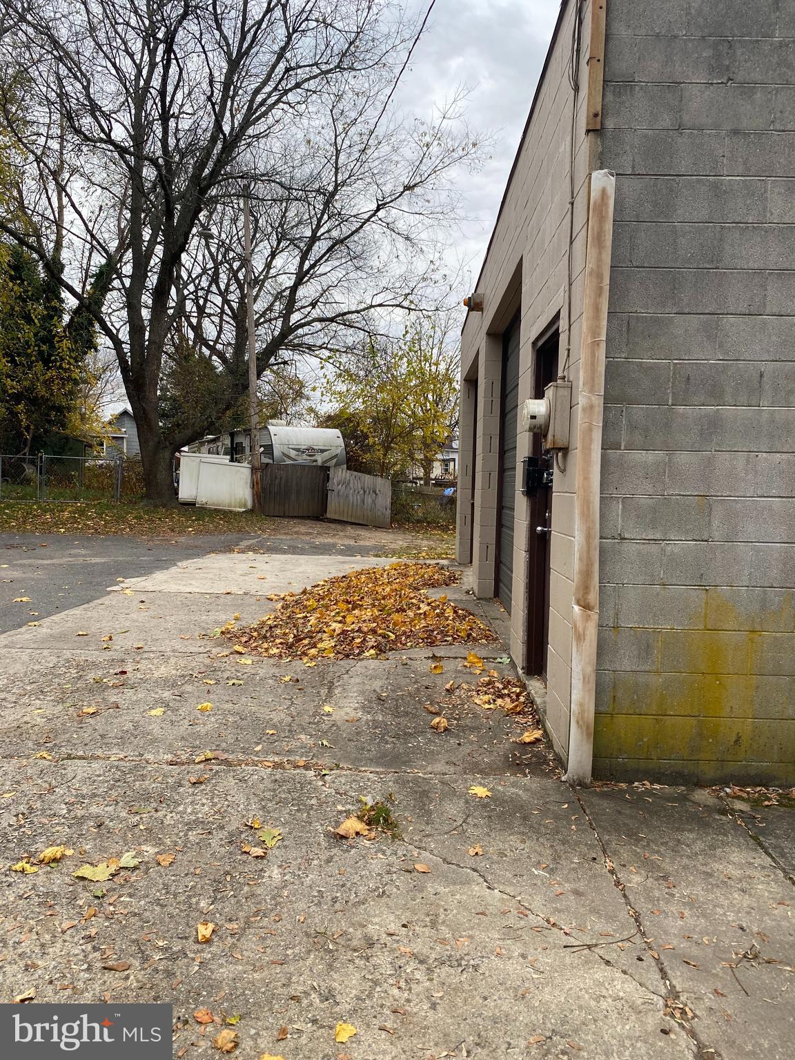 172 Bridge Street Drexel Hill, PA 19026 - Photo 33 of 42 Side of garage, has own meter