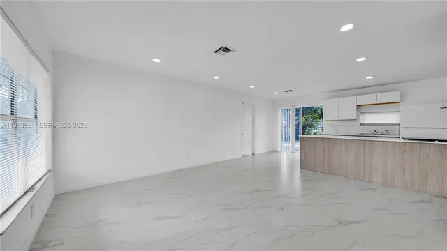 $3,000 | 4285 Southwest 48th Court, Dania Beach, FL 33314