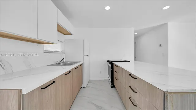 $3,000 | 4285 Southwest 48th Court, Dania Beach, FL 33314