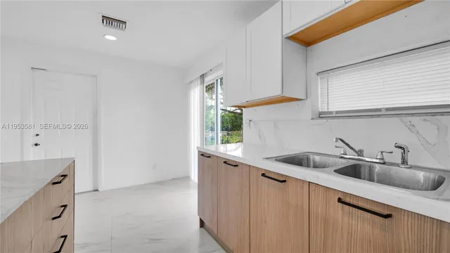 $3,000 | 4285 Southwest 48th Court, Dania Beach, FL 33314