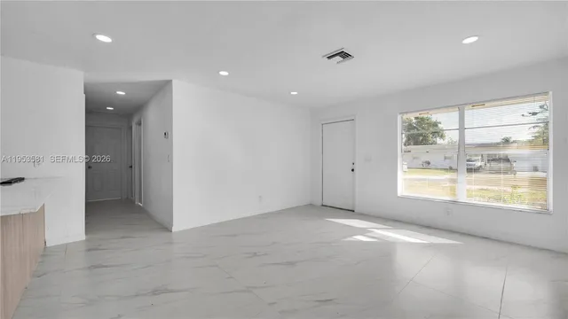 $3,000 | 4285 Southwest 48th Court, Dania Beach, FL 33314