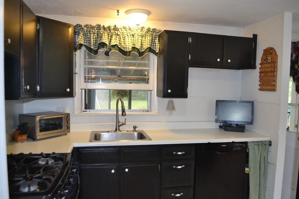 28 Harjean Road Billerica, MA 01821 - Photo 6 of 25