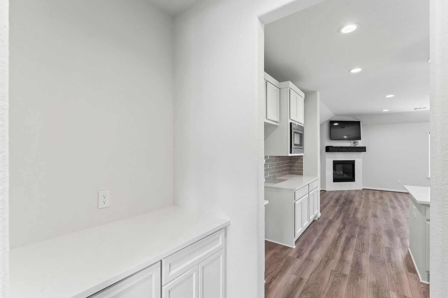 2125 Rope Maker Road Conroe, TX 77384 - Photo 15 of 45 Butlers panty area - great for hosting and preparing!