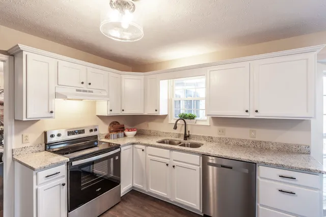 $429,900 | 203 Mosley Drive, Springfield, TN 37172