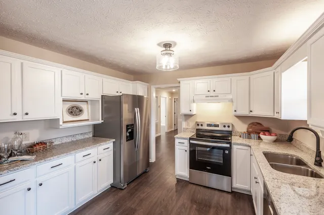 $429,900 | 203 Mosley Drive, Springfield, TN 37172