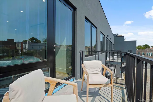 $1,380,000 | 21-31 Shore Boulevard, Unit 3C | Astoria