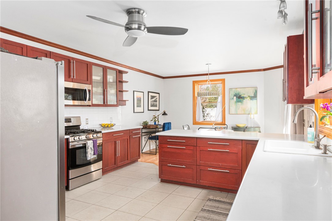 148 Andrew Comstock Road Warwick, RI 02886 - Photo 11 of 50