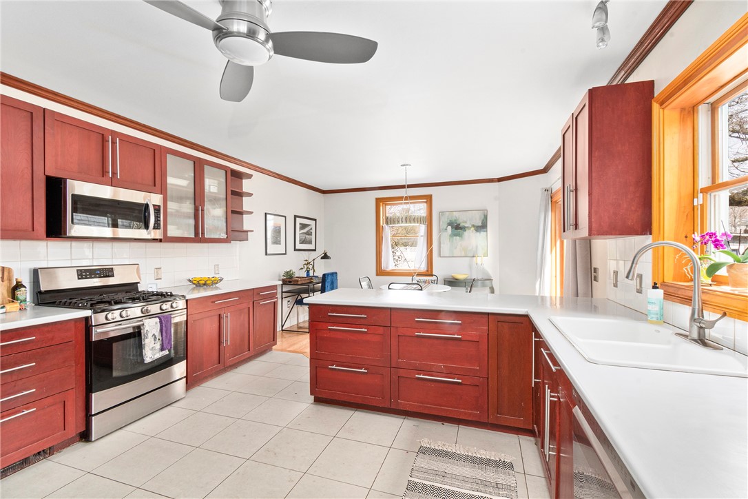 148 Andrew Comstock Road Warwick, RI 02886 - Photo 12 of 50