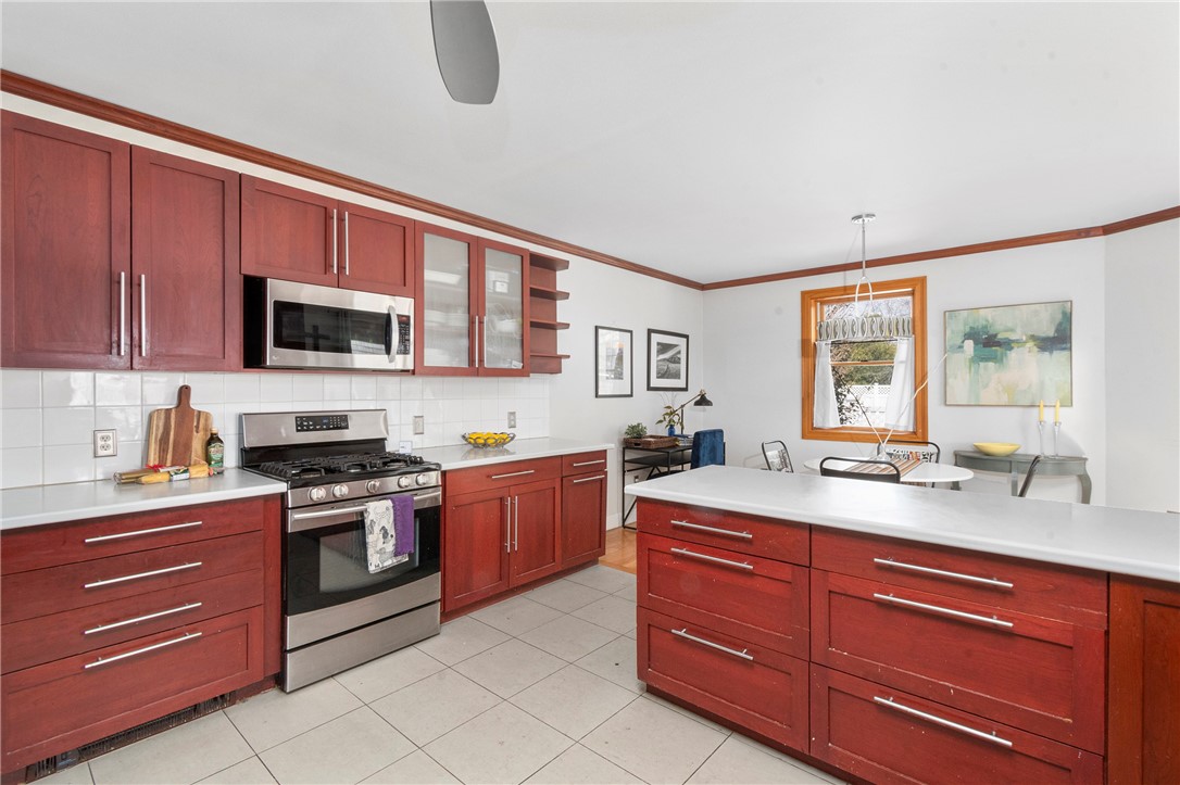148 Andrew Comstock Road Warwick, RI 02886 - Photo 13 of 50
