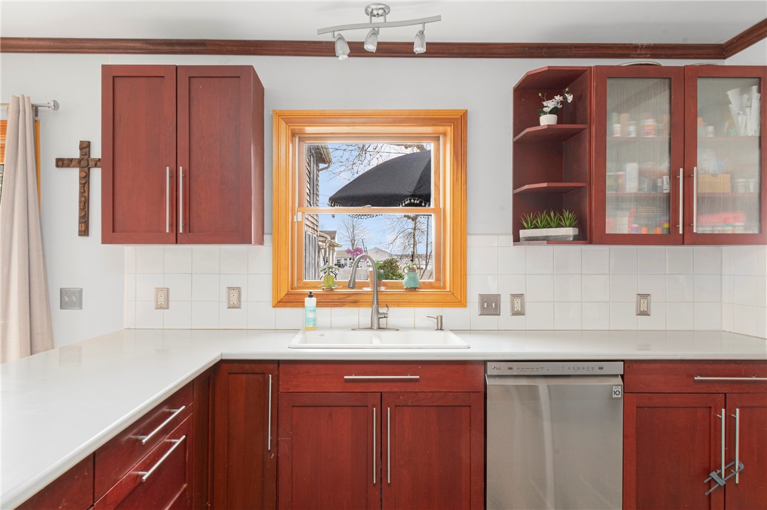 148 Andrew Comstock Road Warwick, RI 02886 - Photo 14 of 50
