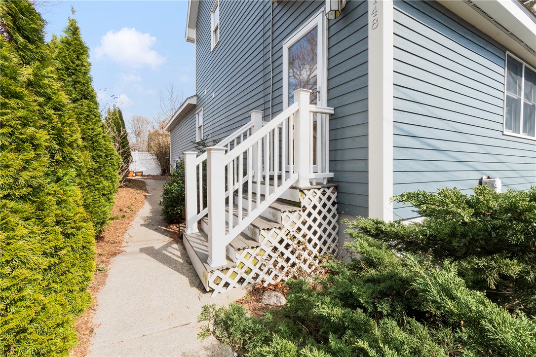 148 Andrew Comstock Road Warwick, RI 02886 - Photo 9 of 50