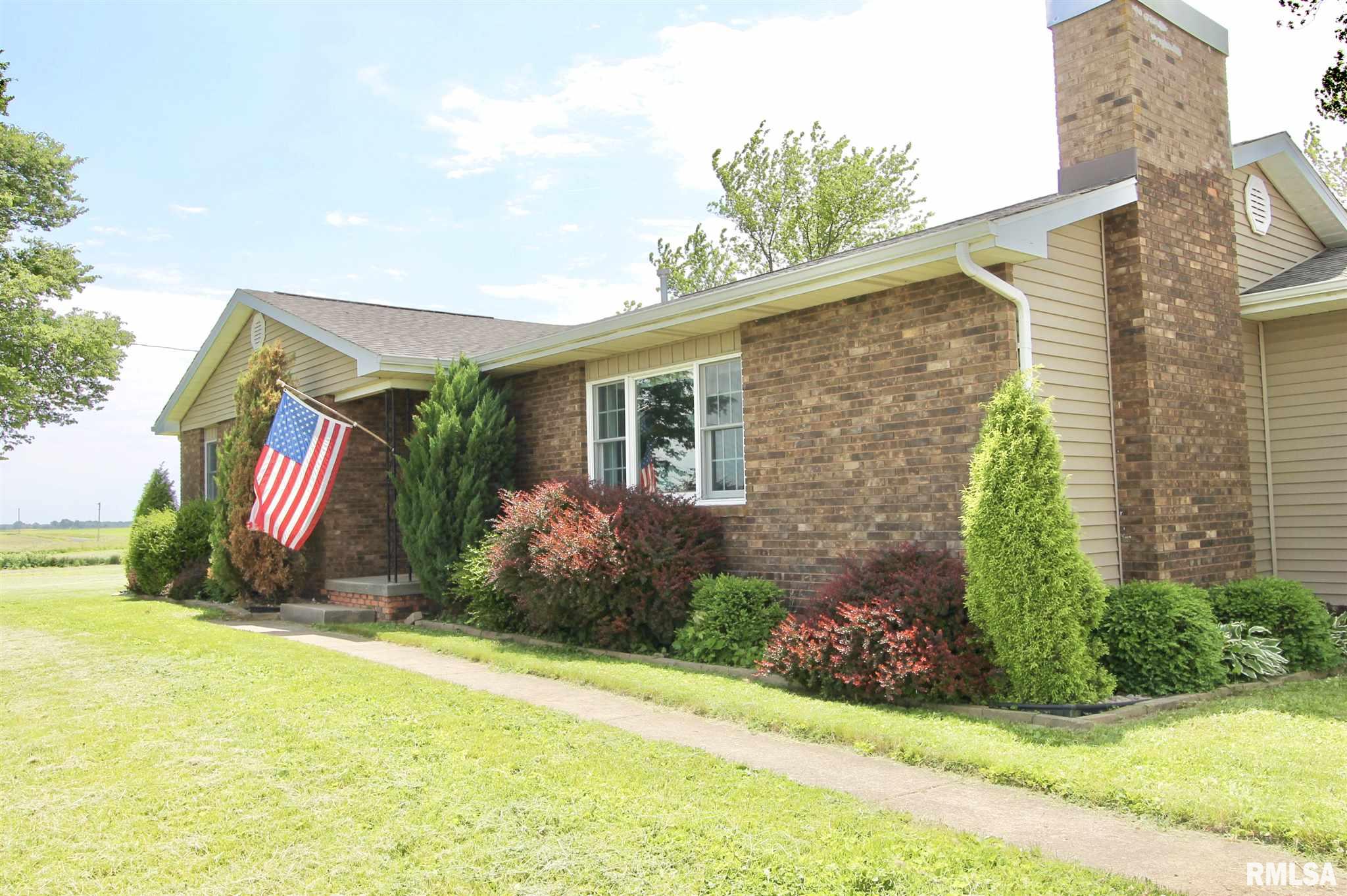 625 Long Road Buffalo, IL 62515 - Photo 2 of 37 Gallery Image 2