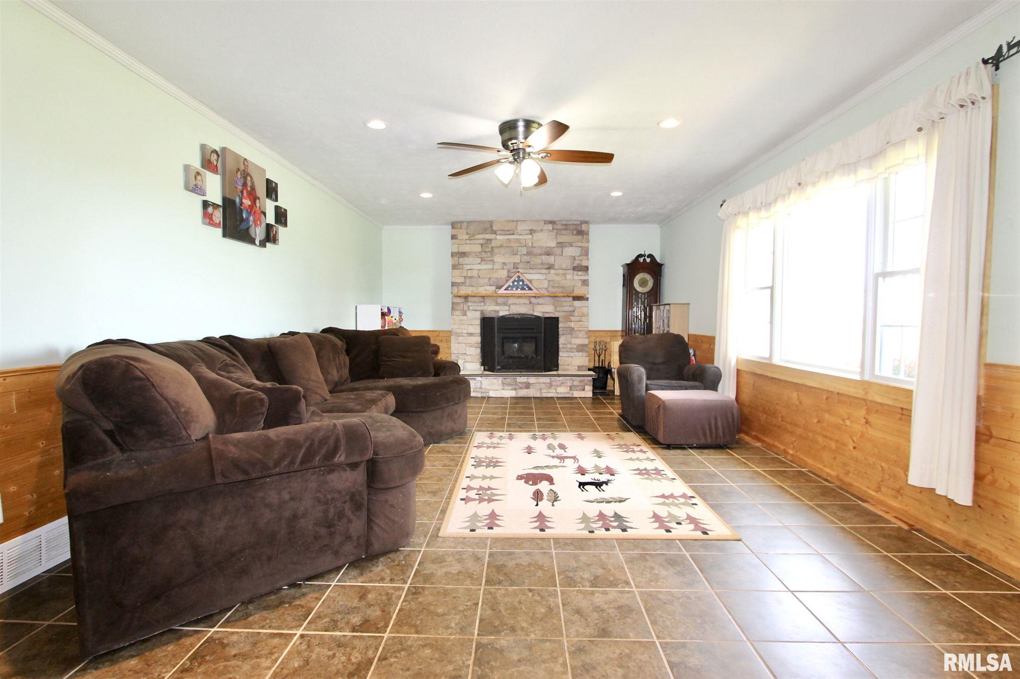 625 Long Road Buffalo, IL 62515 - Photo 4 of 37 Gallery Image 4