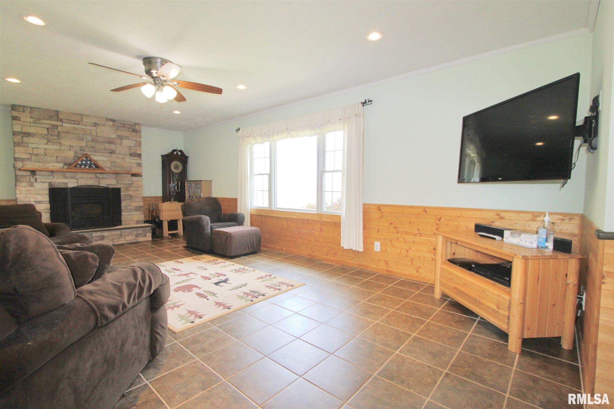 625 Long Road Buffalo, IL 62515 - Photo 5 of 37 Gallery Image 5