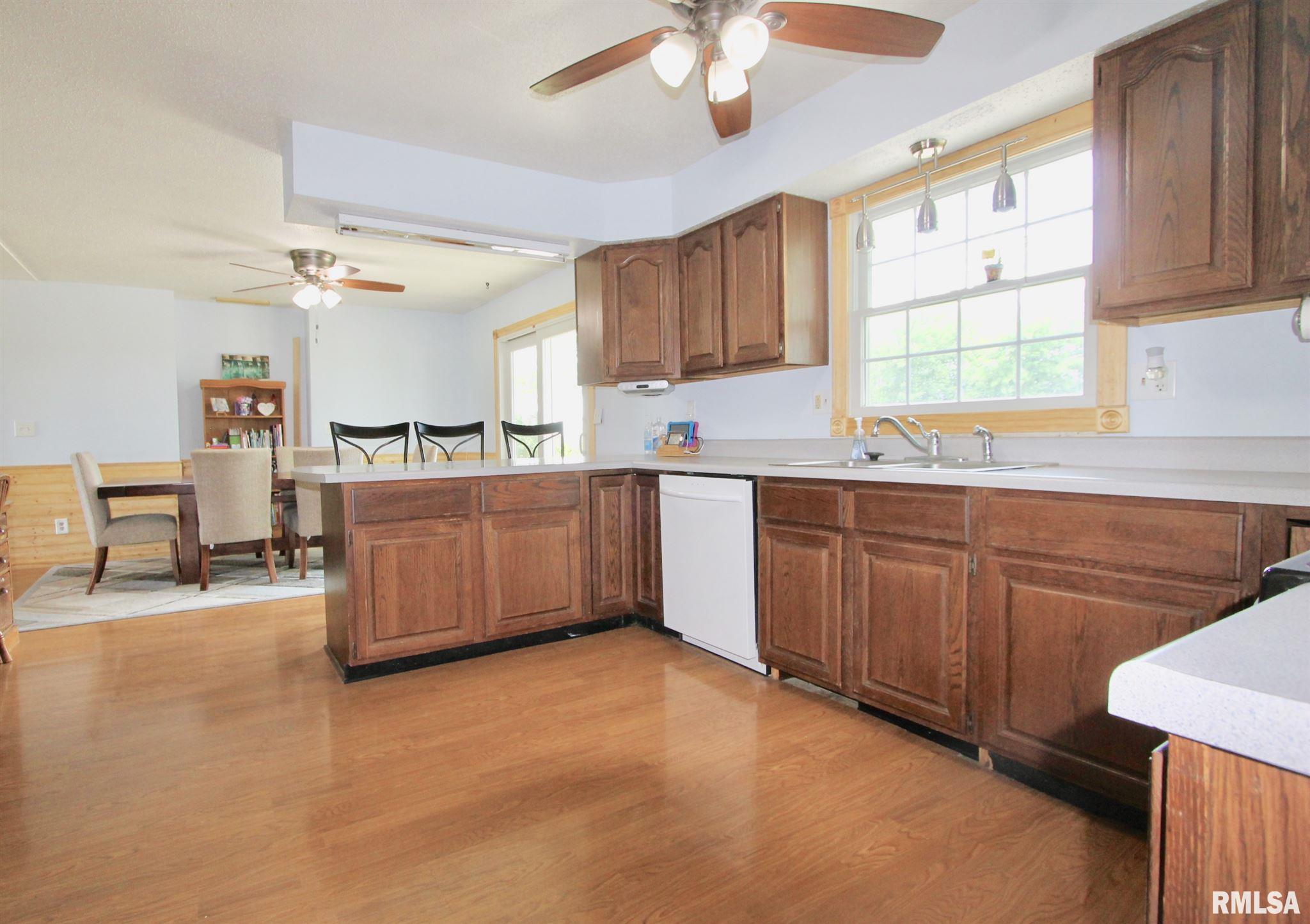 625 Long Road Buffalo, IL 62515 - Photo 9 of 37 Gallery Image 9