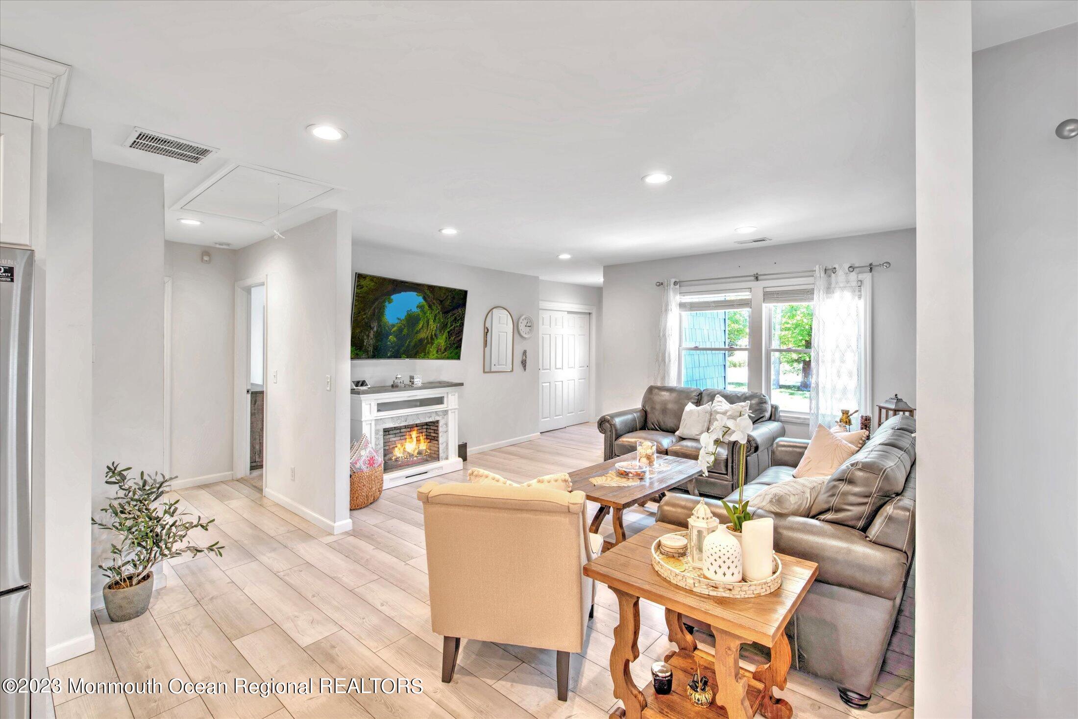 479 Georgia Tavern Road Howell, NJ 07731 - Photo 7 of 21 11-LIVING ROOM