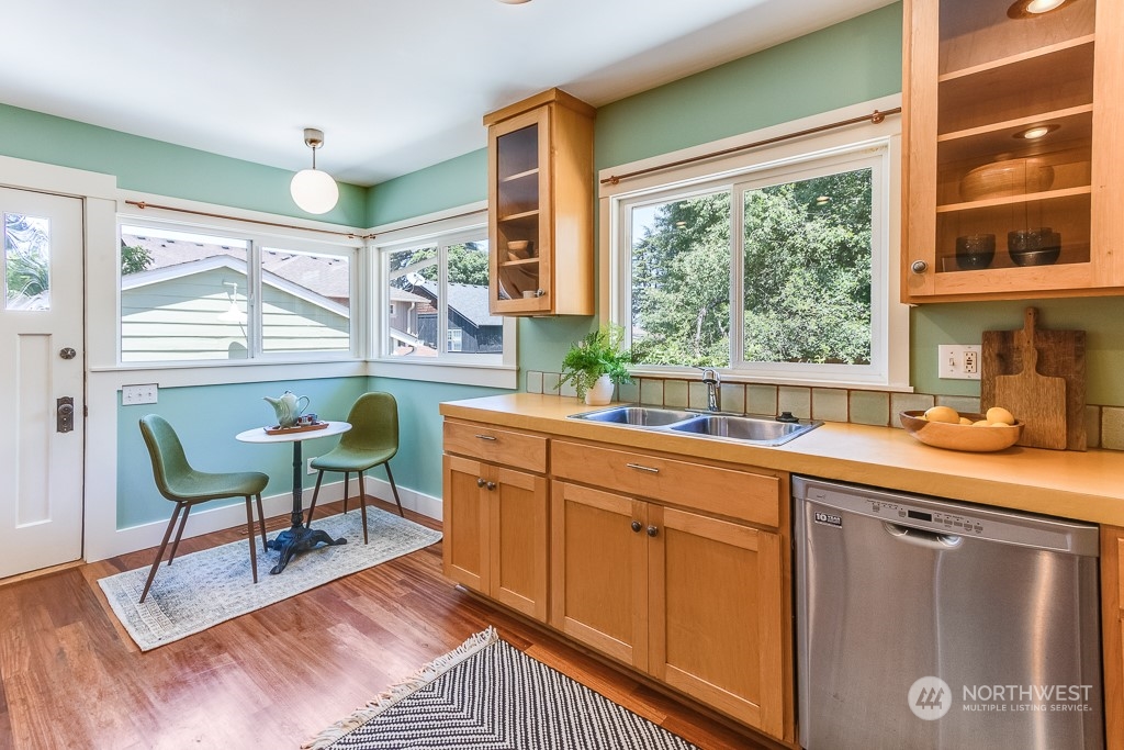 6020 South Roxbury Street Seattle, WA 98118 - Photo 11 of 31 Gallery Image 11