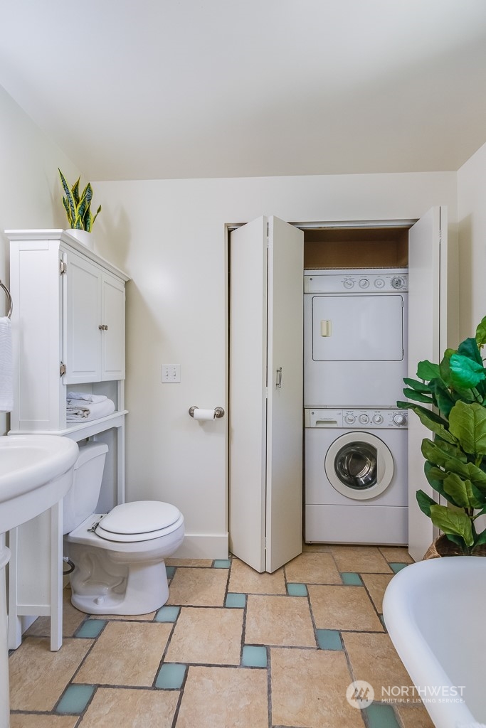 6020 South Roxbury Street Seattle, WA 98118 - Photo 15 of 31 Gallery Image 15