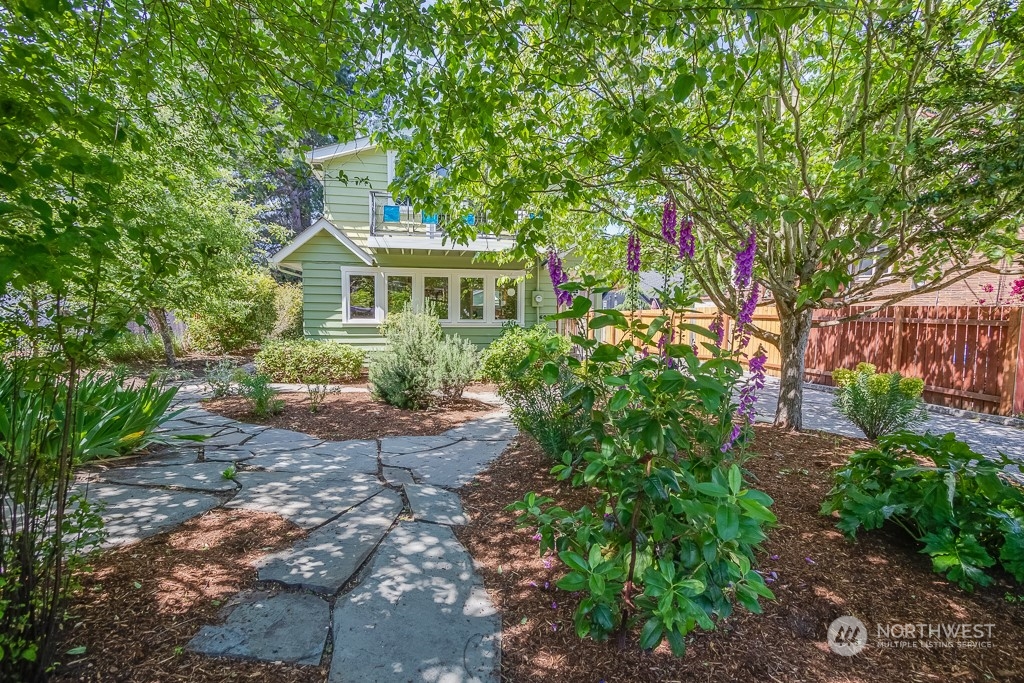 6020 South Roxbury Street Seattle, WA 98118 - Photo 2 of 31 Gallery Image 2