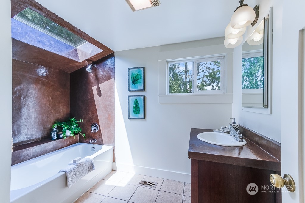 6020 South Roxbury Street Seattle, WA 98118 - Photo 24 of 31 Gallery Image 24
